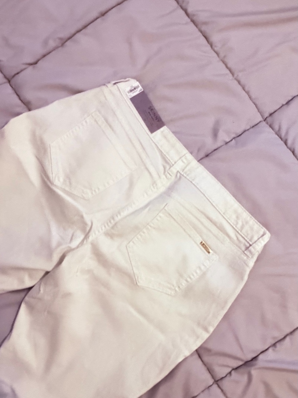 Jennifer Lopez Cream-White Jeans with Gold Hardware - Picture 4 of 6